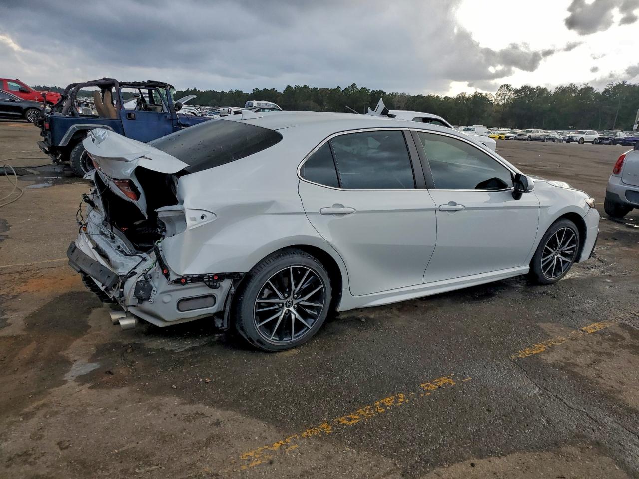 Toyota Camry Se Night Shade Image 11