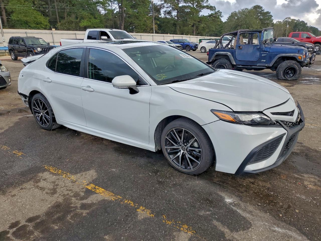 Toyota Camry Se Night Shade Image 12