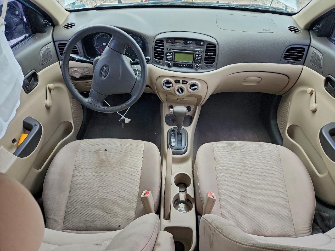 Hyundai ACCENT Gls Image 13