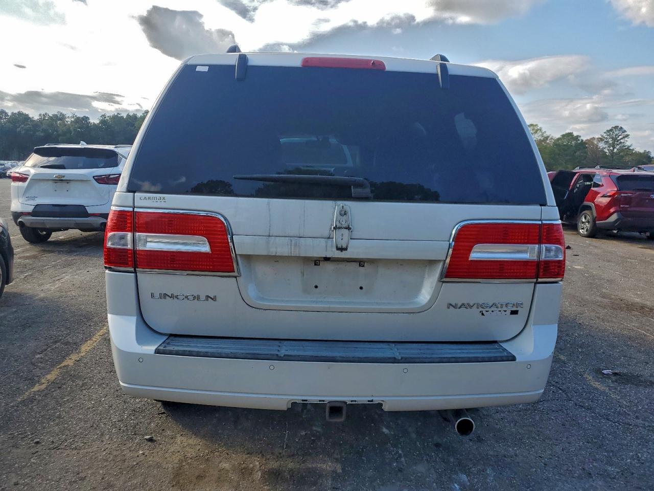 Lincoln Navigator Image 6