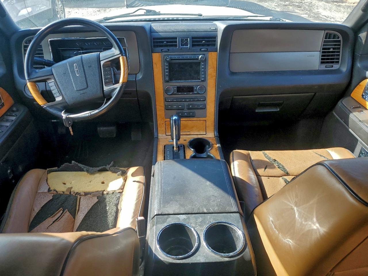 Lincoln Navigator Image 8