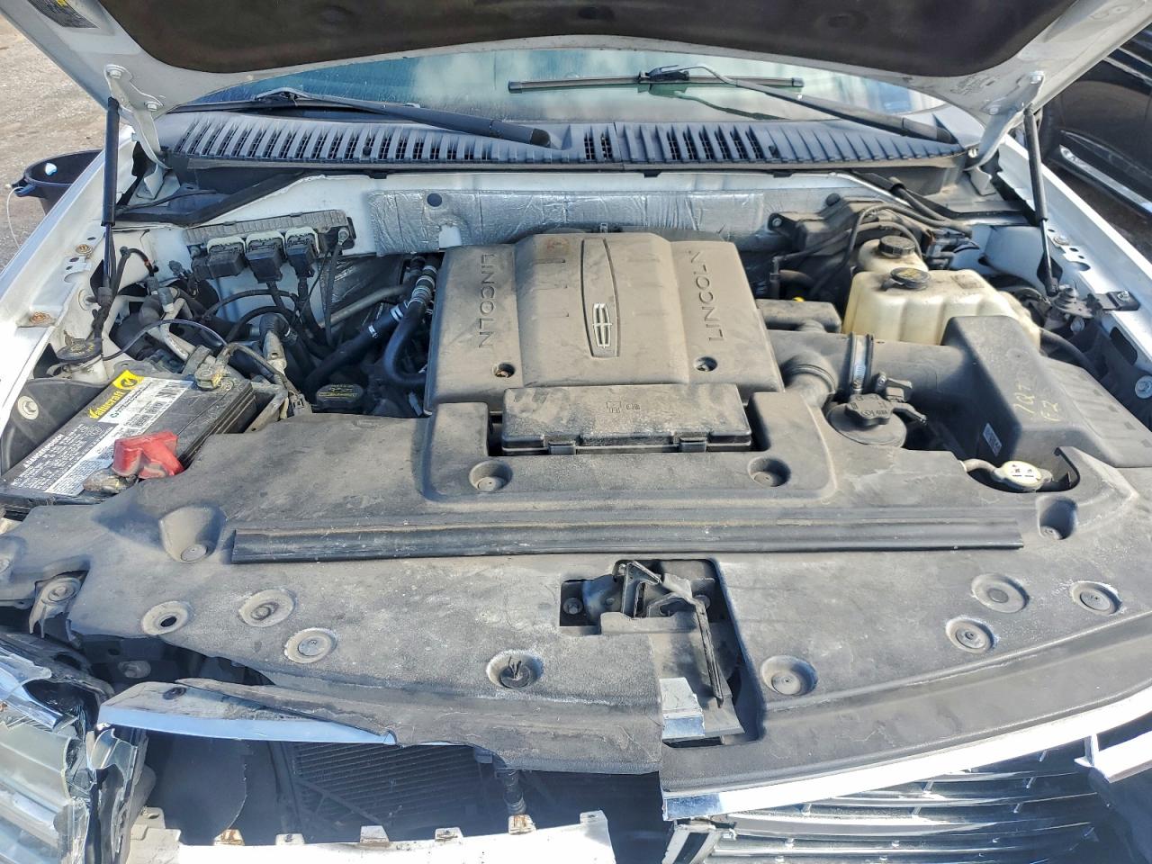 Lincoln Navigator Image 2