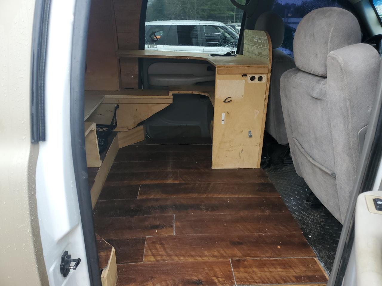 Chevrolet Suburban K1500 Image 11