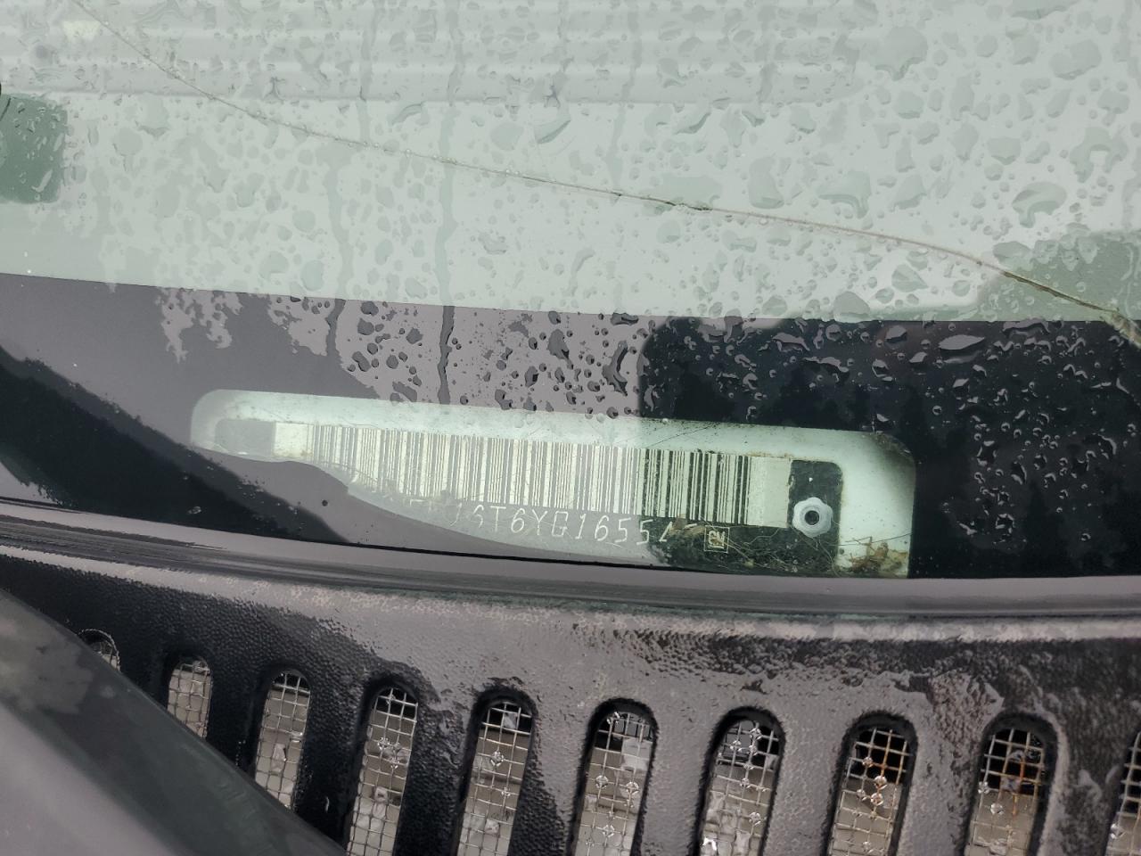 Chevrolet Suburban K1500 Image 10