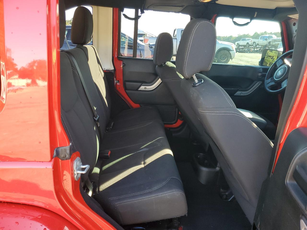 Jeep Wrangler Sahara Image 8