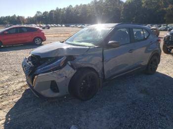  Salvage Nissan Kicks