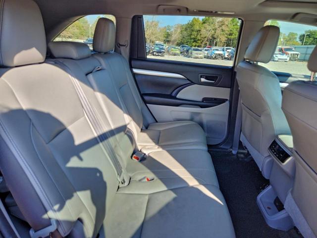 Toyota Highlander Se Image 8