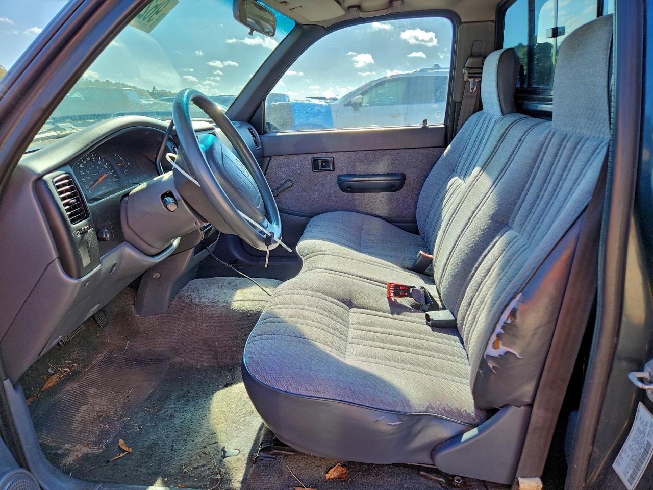 Toyota Tacoma Image 4