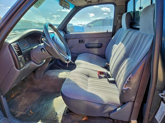 Toyota Tacoma Image 4