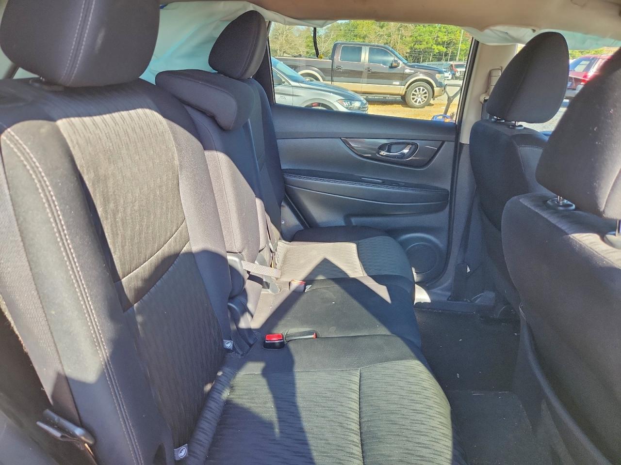 Nissan Rogue S Image 14