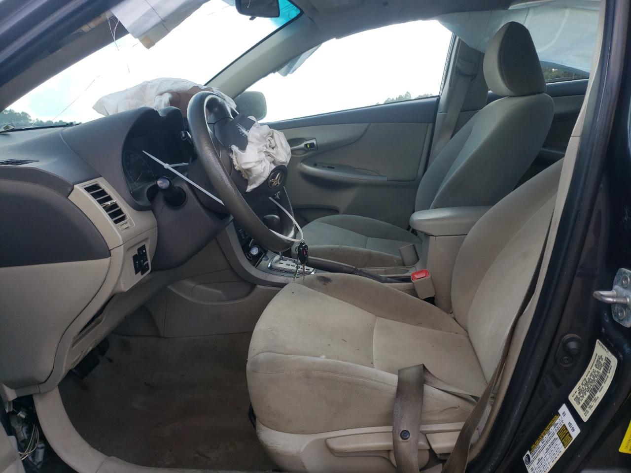 Toyota Corolla Base Image 12