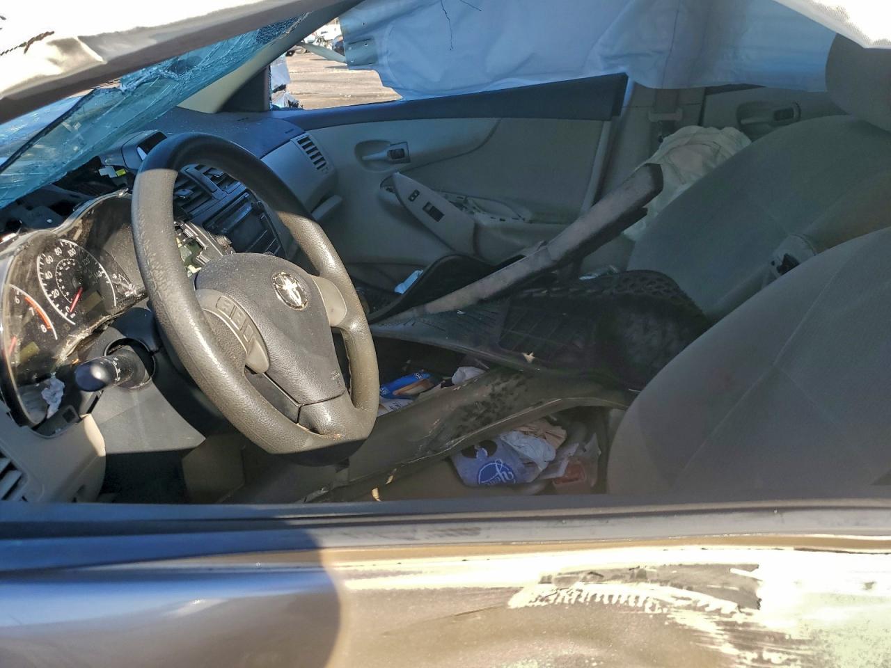 Toyota Corolla Base Image 7