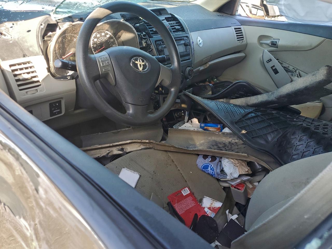 Toyota Corolla Base Image 6