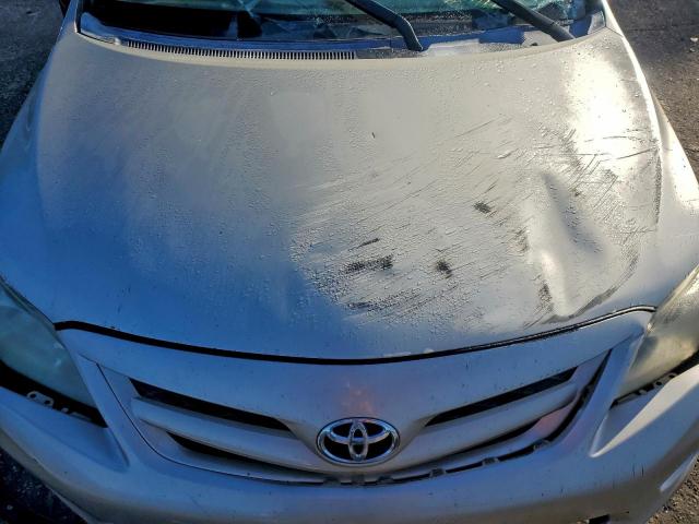 Toyota Corolla Base Image 10