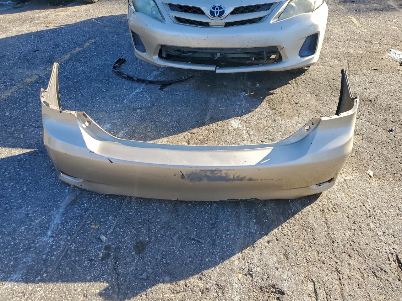 Toyota Corolla Base Image 11