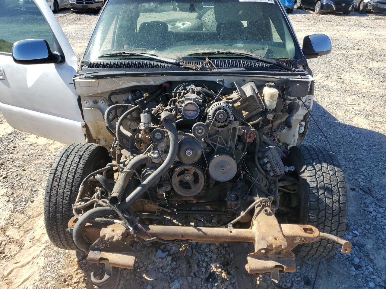 Chevrolet Silverado 1500 K1500 Image 11