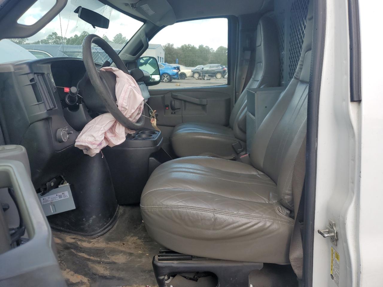 Chevrolet Express Image 4