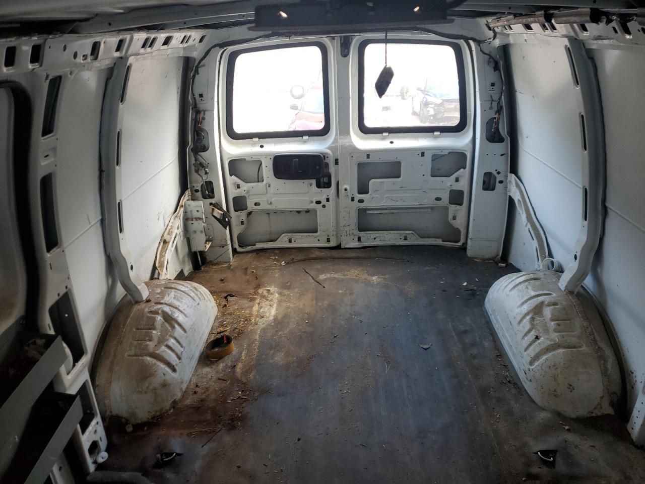 Chevrolet Express Image 7