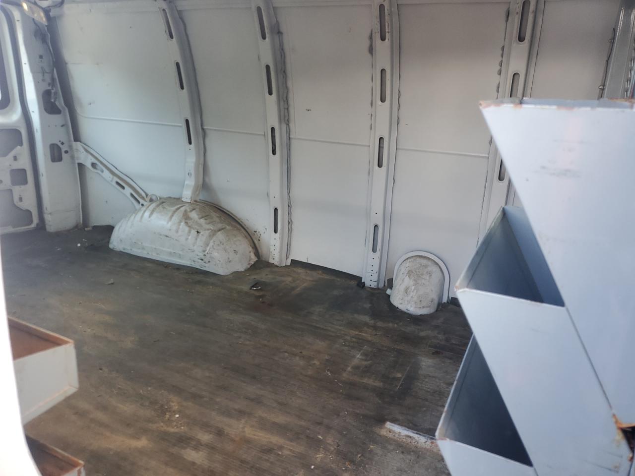 Chevrolet Express Image 10