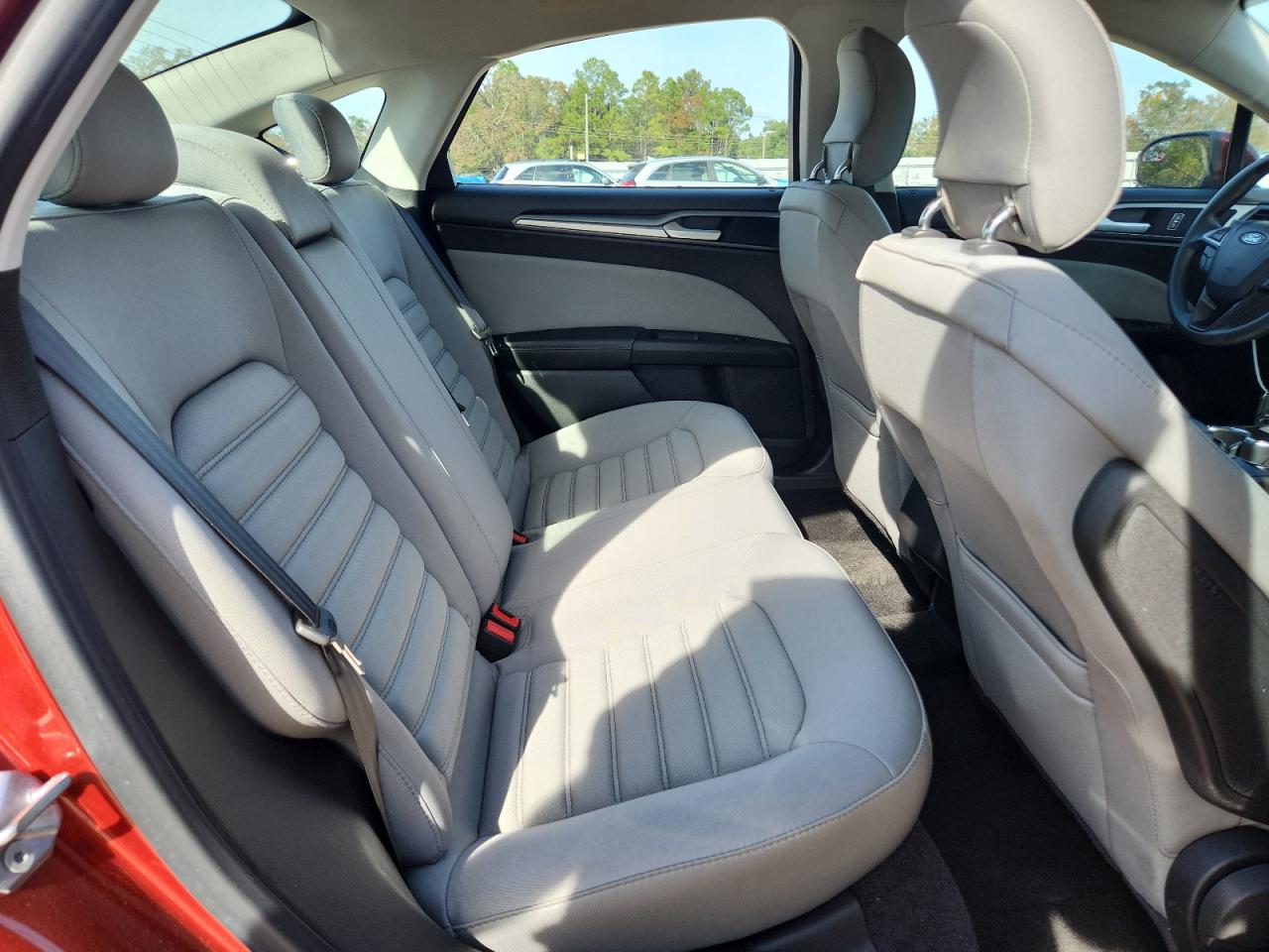 Ford Fusion S Image 5