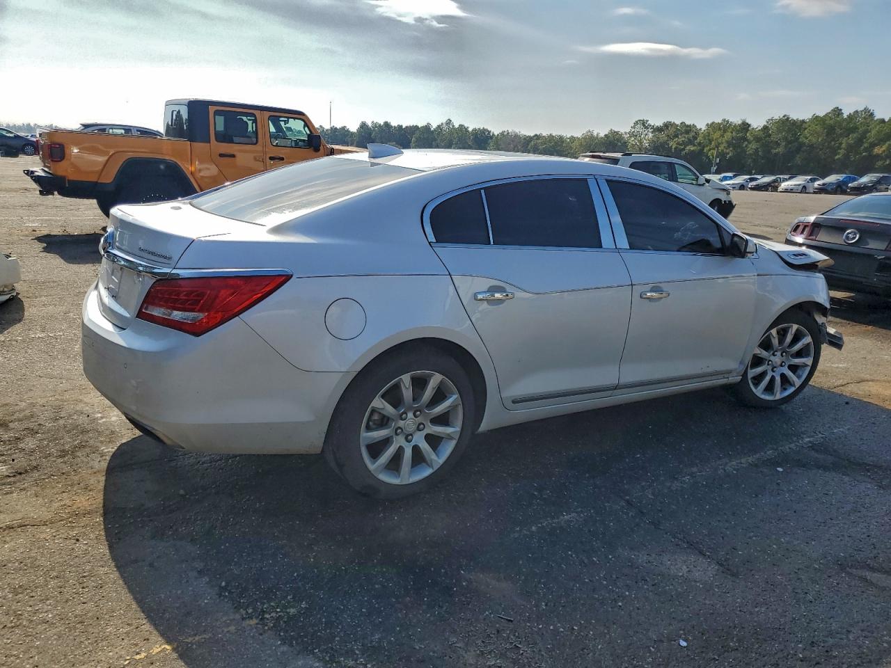 Buick LaCrosse Premium Image 13