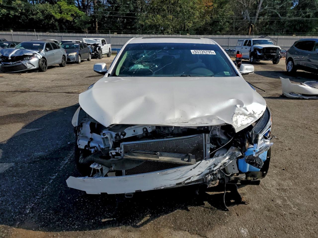 Buick LaCrosse Premium Image 3