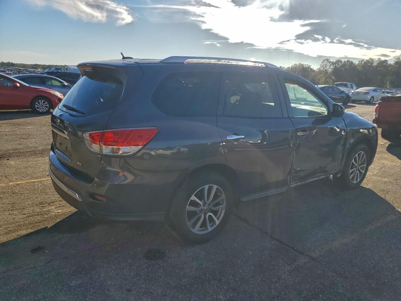 Nissan Pathfinder S Image 6