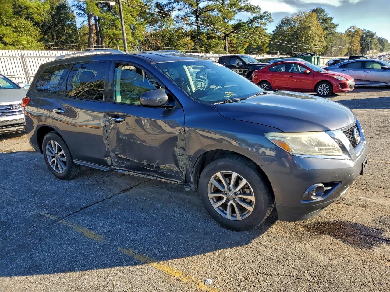 Nissan Pathfinder S Image 2