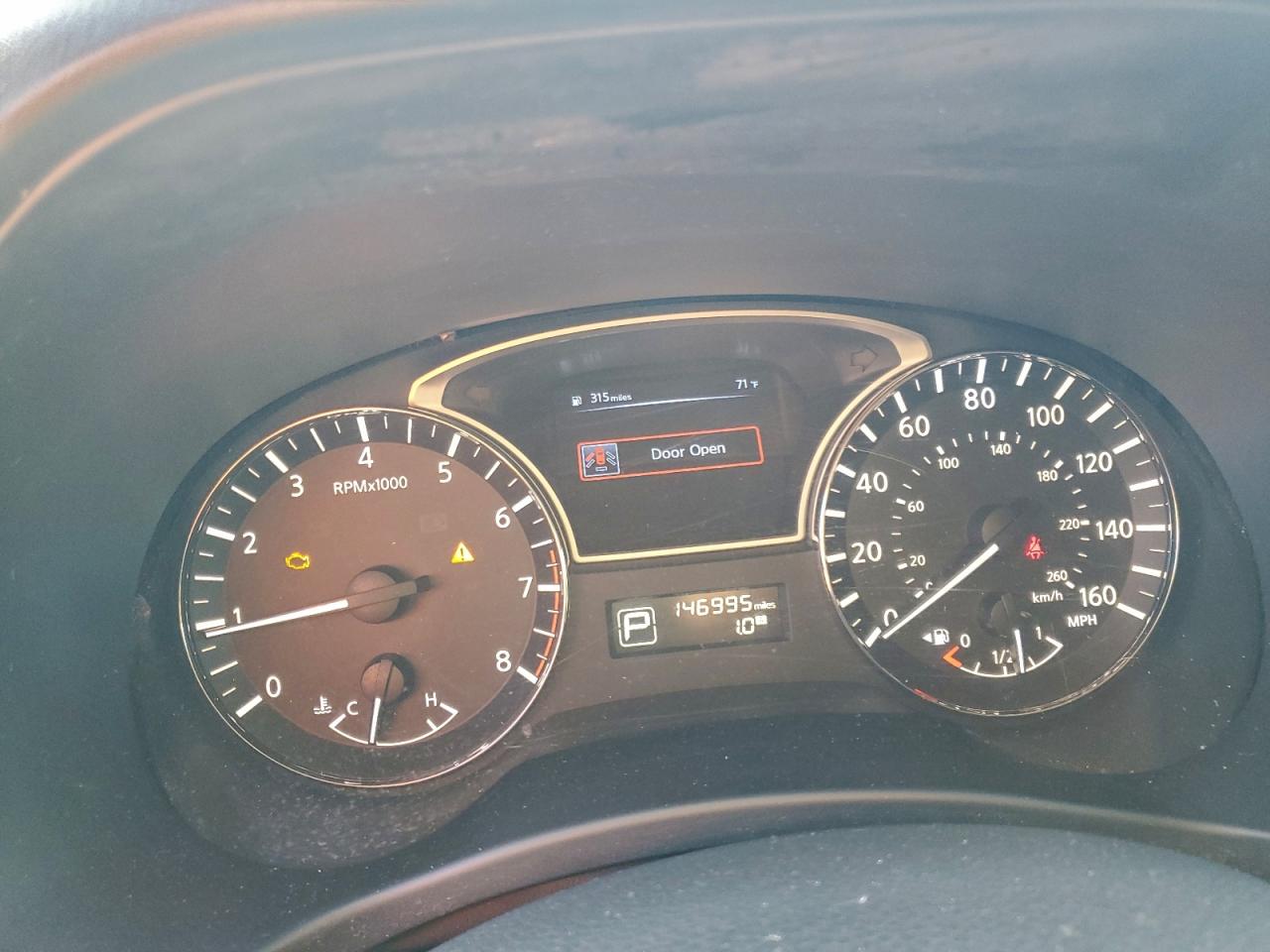 Nissan Pathfinder S Image 9