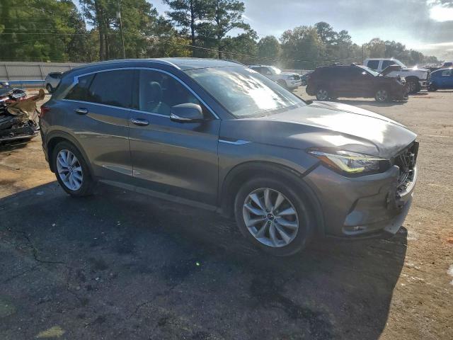 INFINITI Qx Essential Image 3