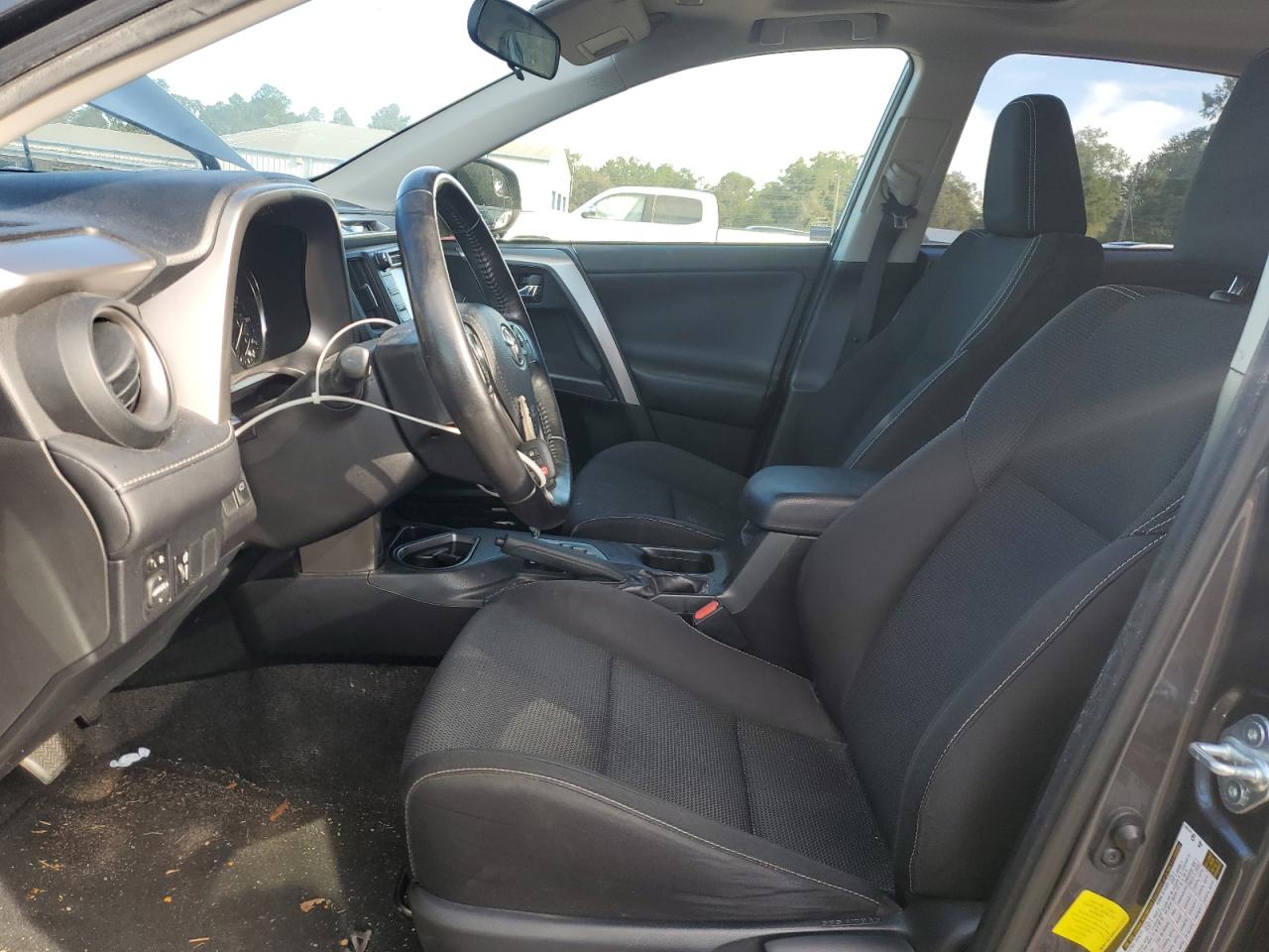 Toyota RAV4 Xle Image 6