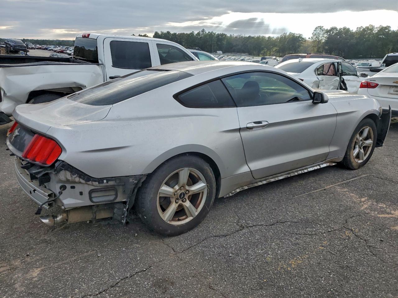 Ford Mustang Image 4