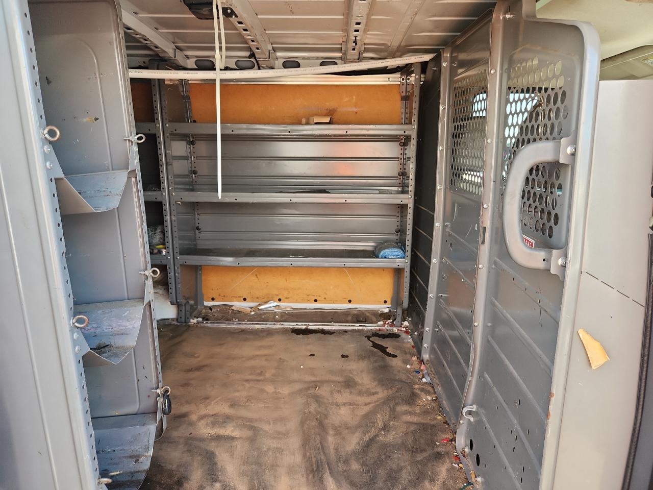 Nissan Nv 2500 S Image 9