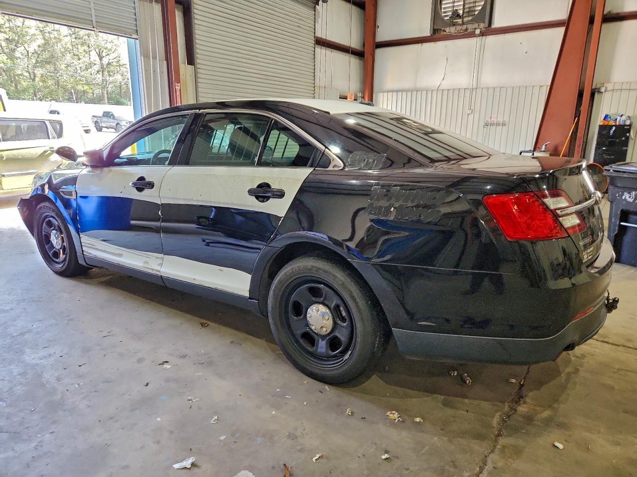 Ford Taurus Police Interceptor Image 6