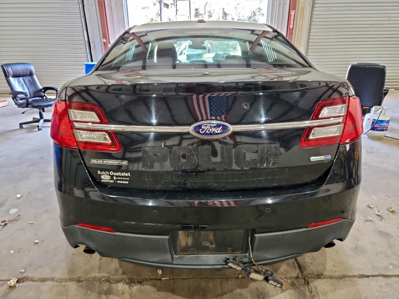 Ford Taurus Police Interceptor Image 4