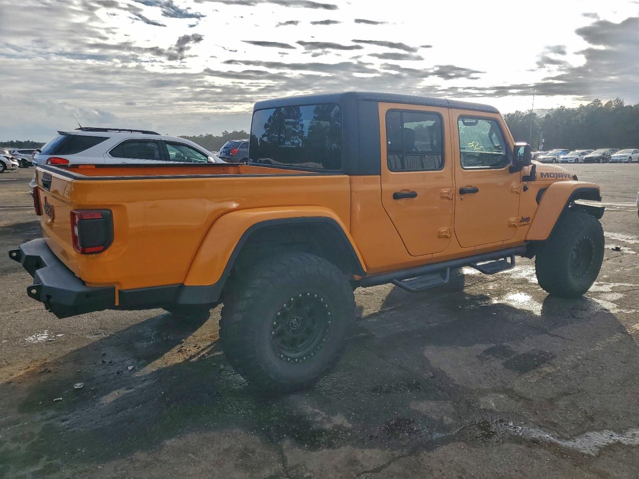 Jeep Gladiator Mojave Image 2