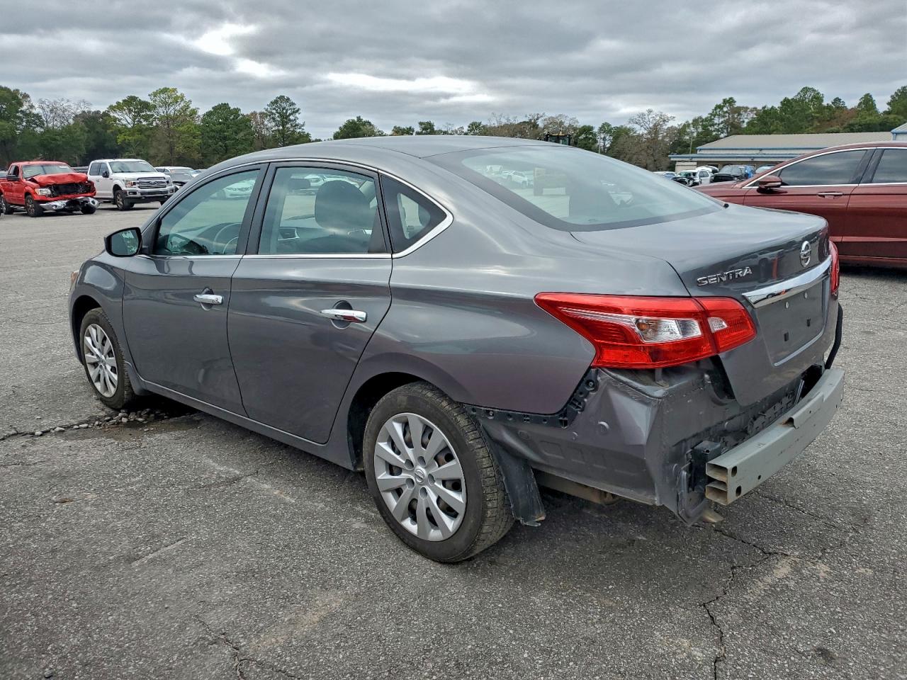 Nissan Sentra S Image 3