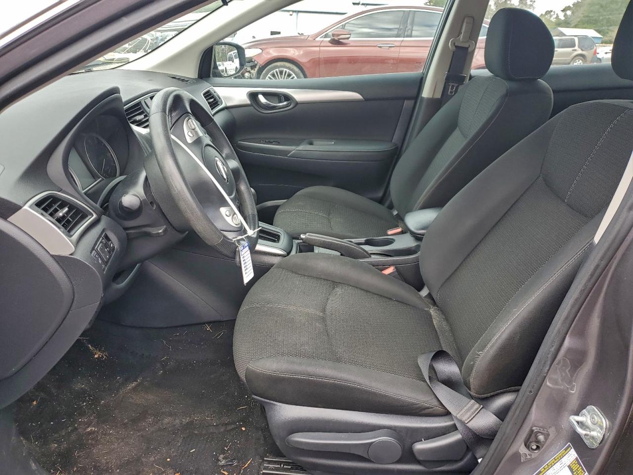 Nissan Sentra S Image 7