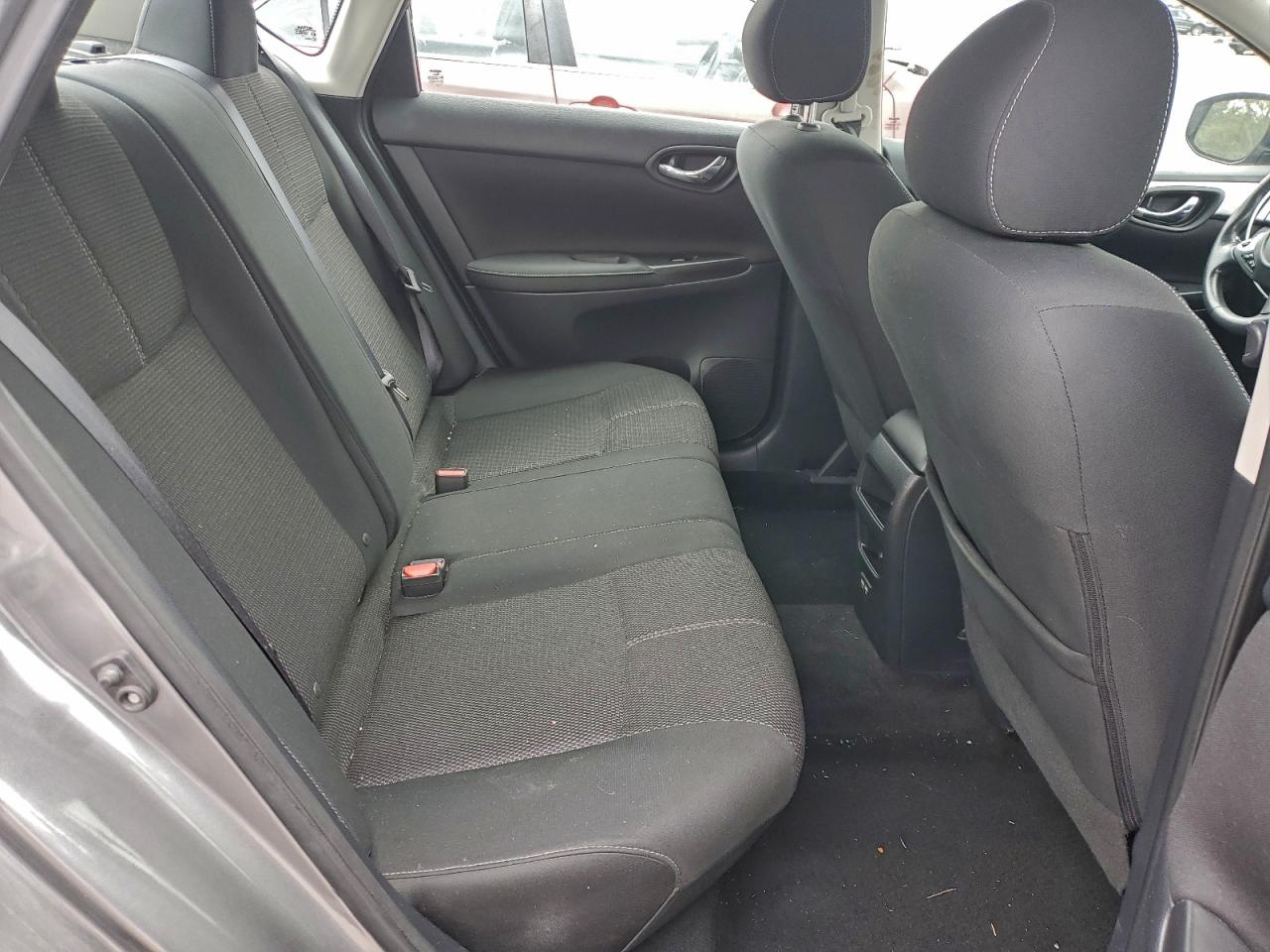 Nissan Sentra S Image 2