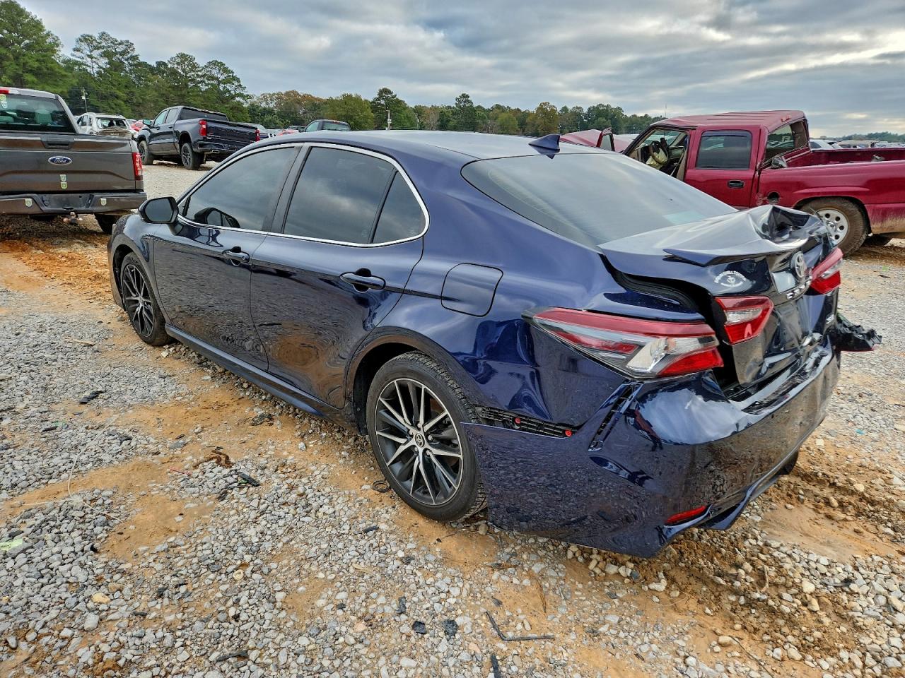 Toyota Camry Se Image 3
