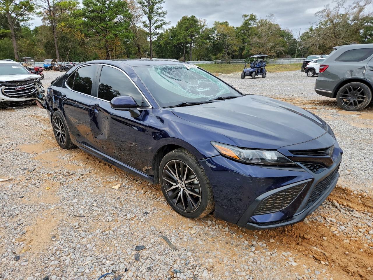 Toyota Camry Se Image 12