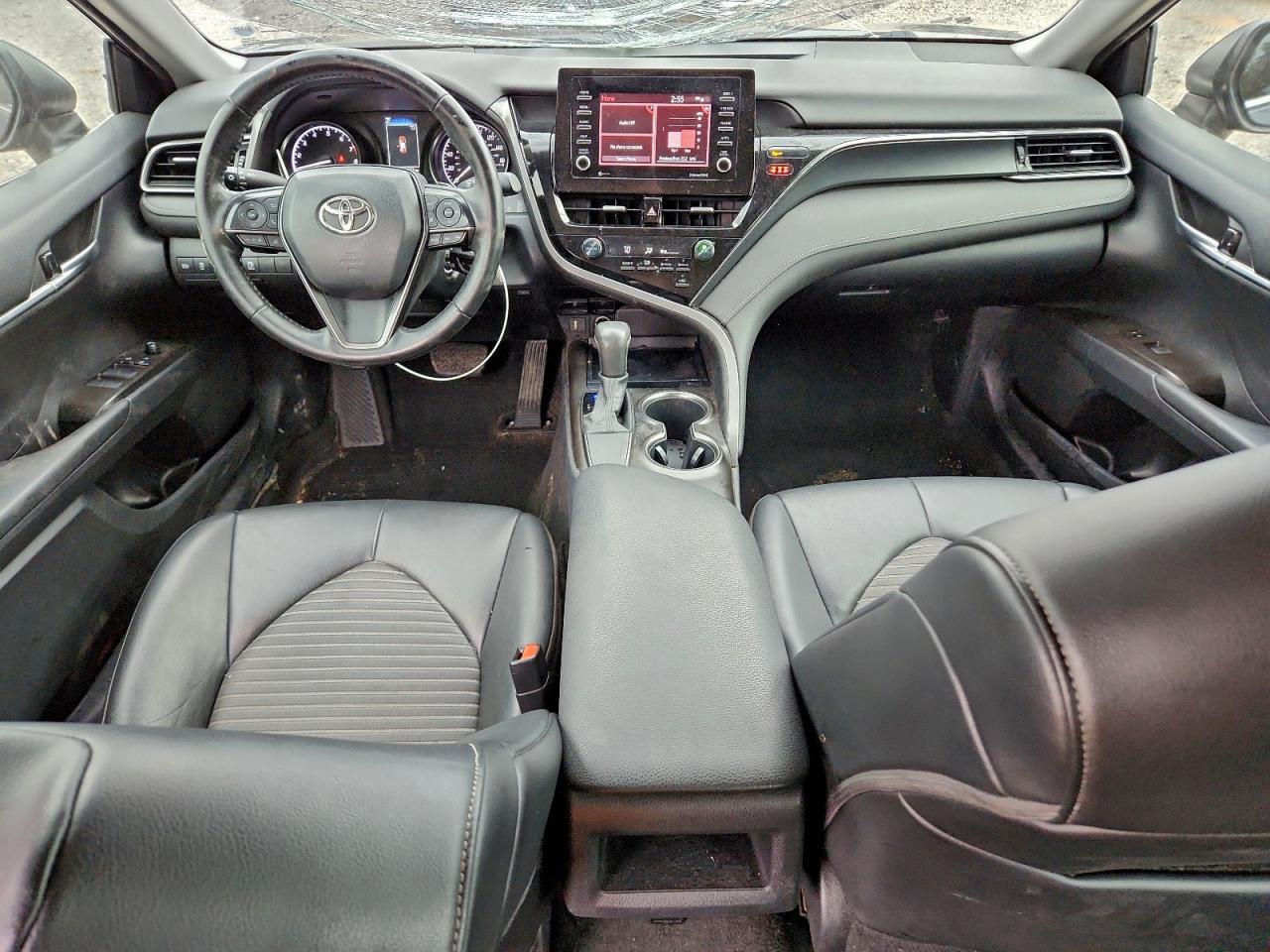 Toyota Camry Se Image 6