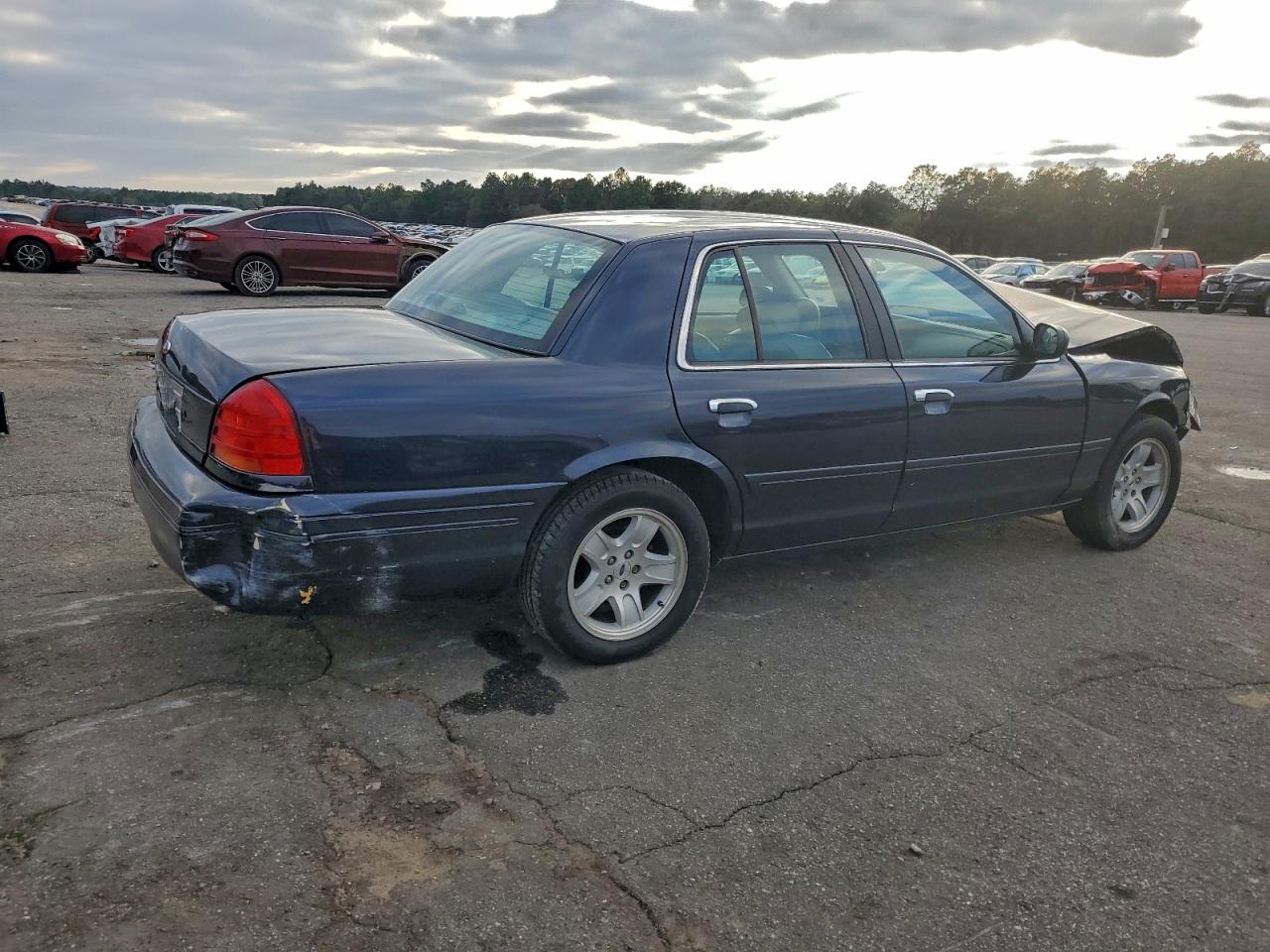 Ford Crown Vic Lx Image 11