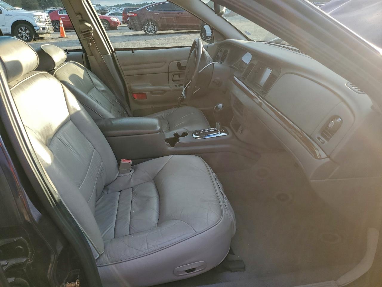 Ford Crown Vic Lx Image 9