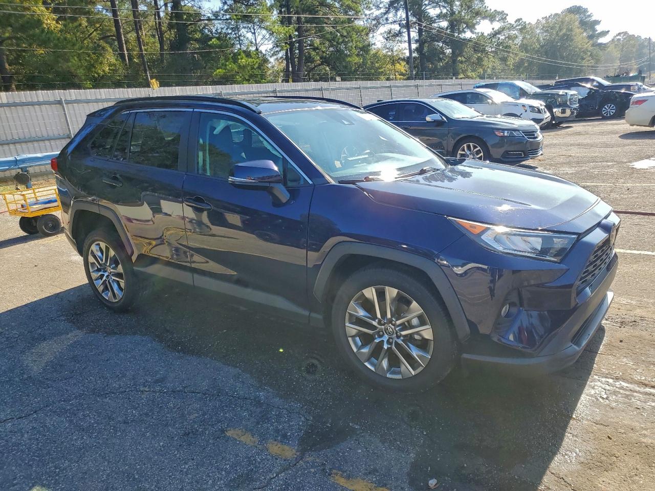 Toyota RAV4 Xle Premium Image 13