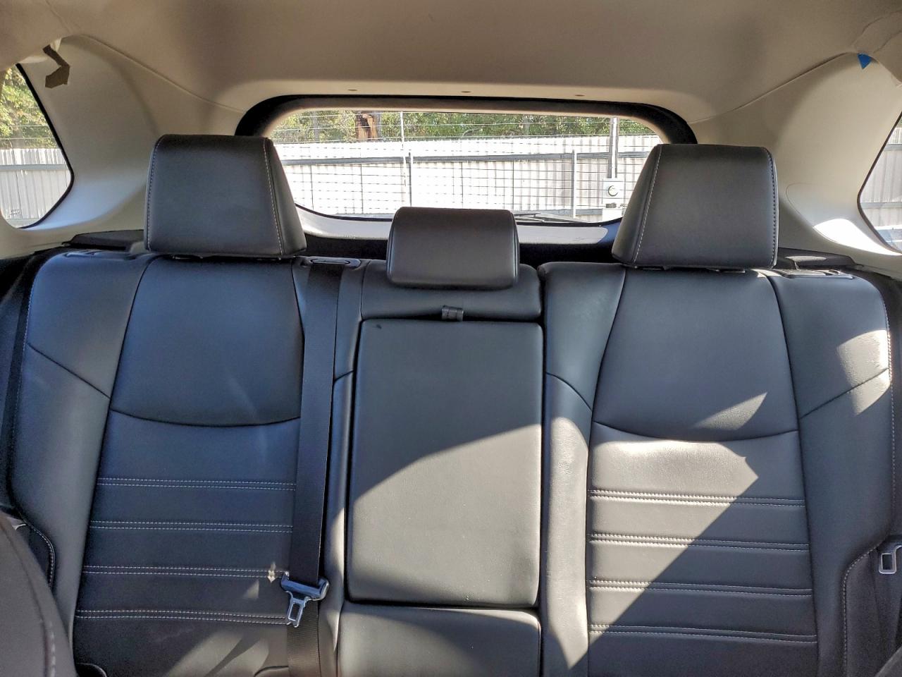 Toyota RAV4 Xle Premium Image 8