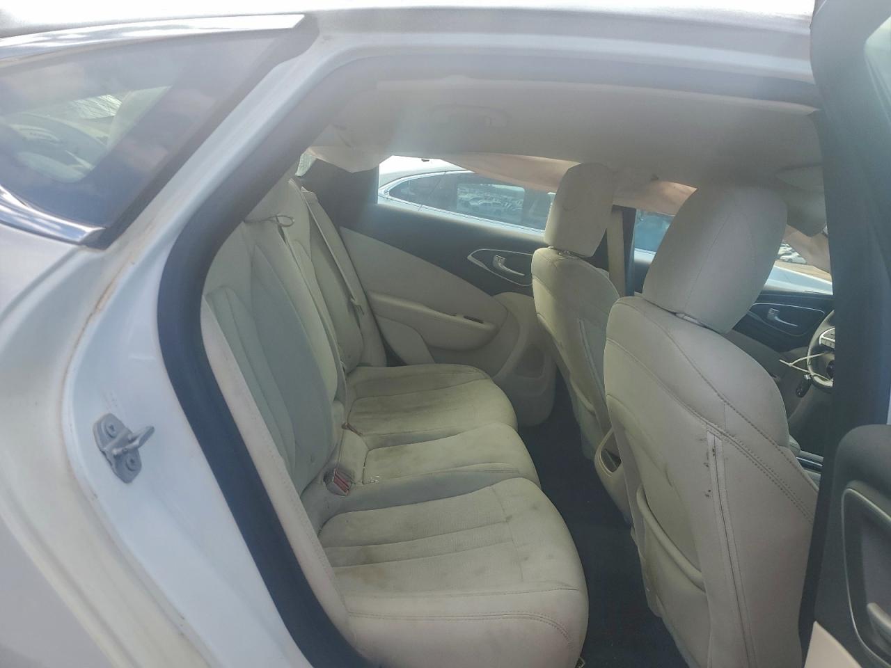 Chrysler 200 Limited Image 6