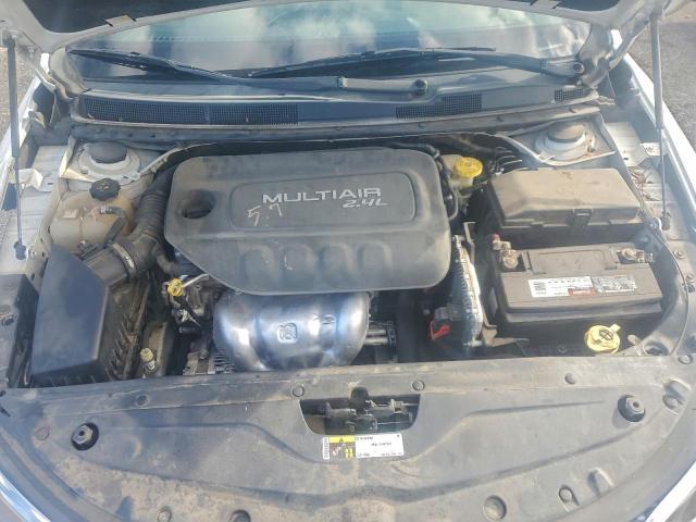 Chrysler 200 Limited Image 9