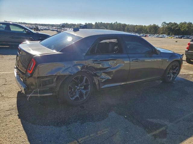 Chrysler 300 S Image 3