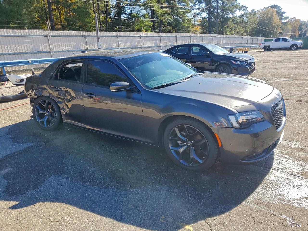 Chrysler 300 S Image 4